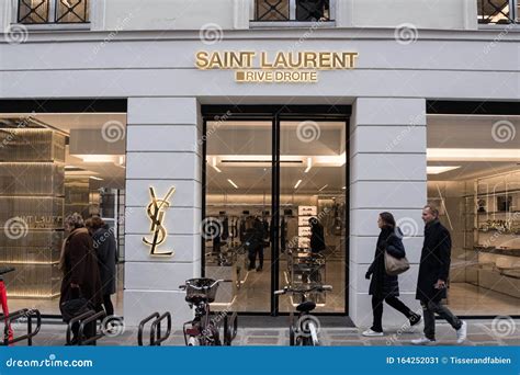 saint laurent store paris.